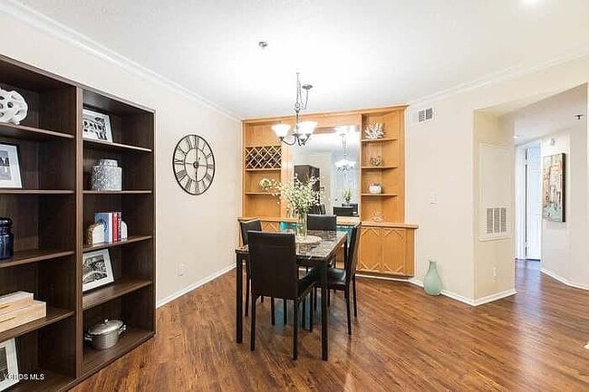 653 Oak Run Trl, Unit 206 in Oak Park, CA - Foto de edificio - Building Photo