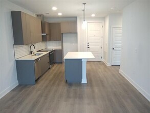 2220 Webberville Rd in Austin, TX - Building Photo - Building Photo