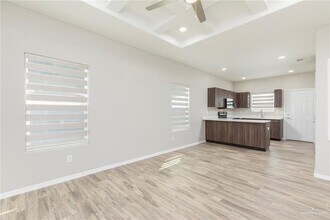 10 La Vista Ave W in McAllen, TX - Building Photo - Building Photo