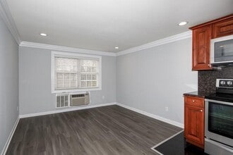 140 Orinoco Dr in Brightwaters, NY - Building Photo - Building Photo