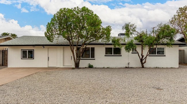 3939 W Harmont Dr in Phoenix, AZ - Building Photo - Building Photo