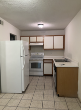 145 Lullwater Dr, Unit 102 in Wilmington, NC - Foto de edificio - Building Photo