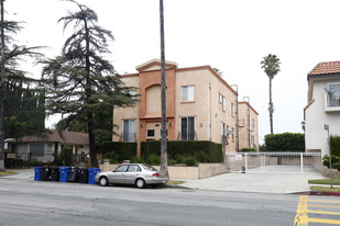 16743 Sherman Way Apartamentos