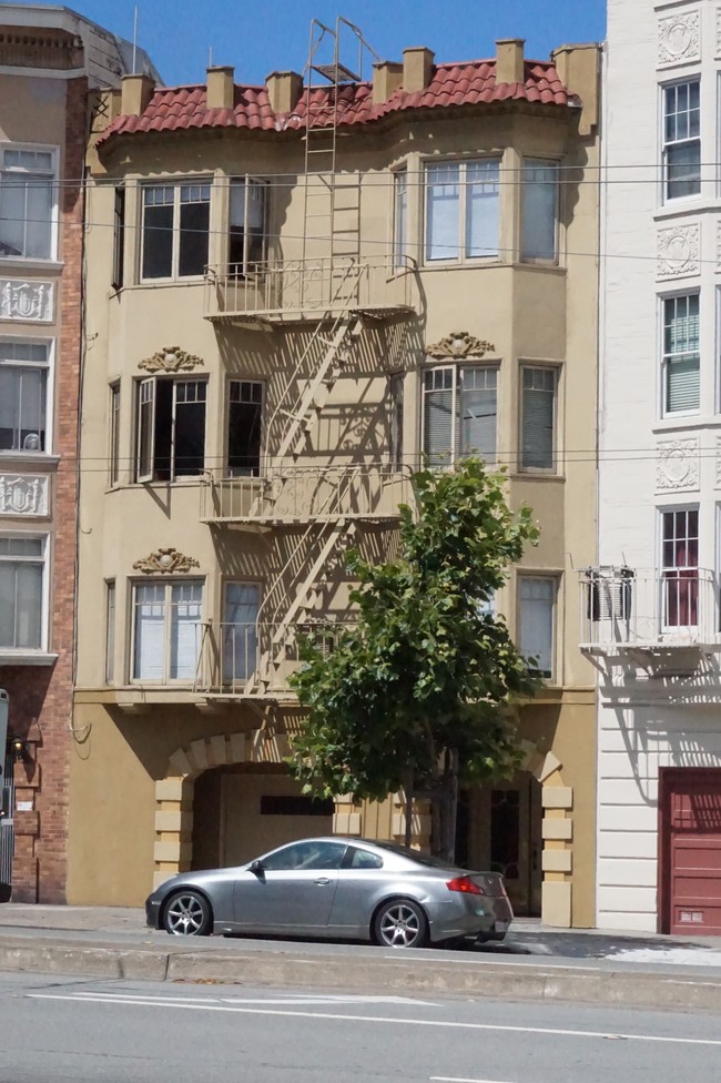 2835 Van Ness Ave in San Francisco, CA - Building Photo - Building Photo