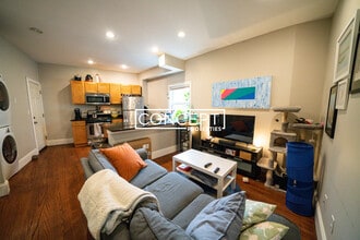 344 Centre St, Unit 1 in Boston, MA - Foto de edificio - Building Photo