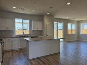 2932 E Escarpa Dr in Madera, CA - Building Photo - Building Photo