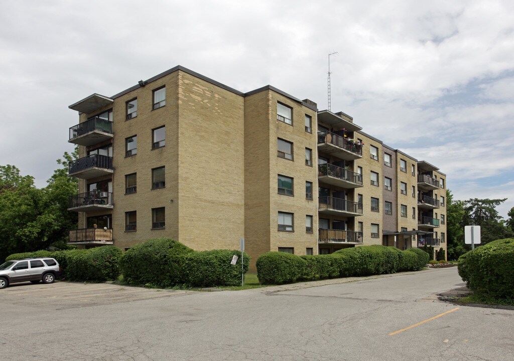 Burnhamthorpe in Toronto, ON - Building Photo