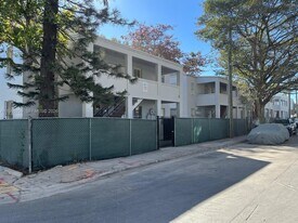 140 NW 13th St in Miami, FL - Building Photo