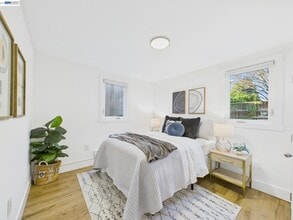 680 42nd St, Unit B in Oakland, CA - Building Photo - Building Photo