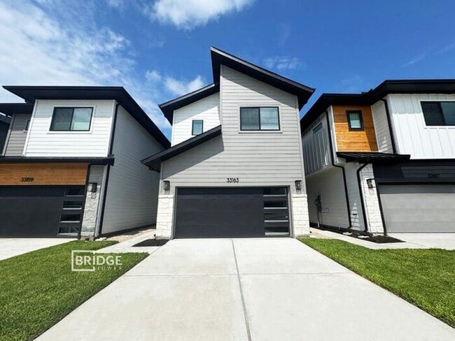 property at 33163 Oak Hts Pl