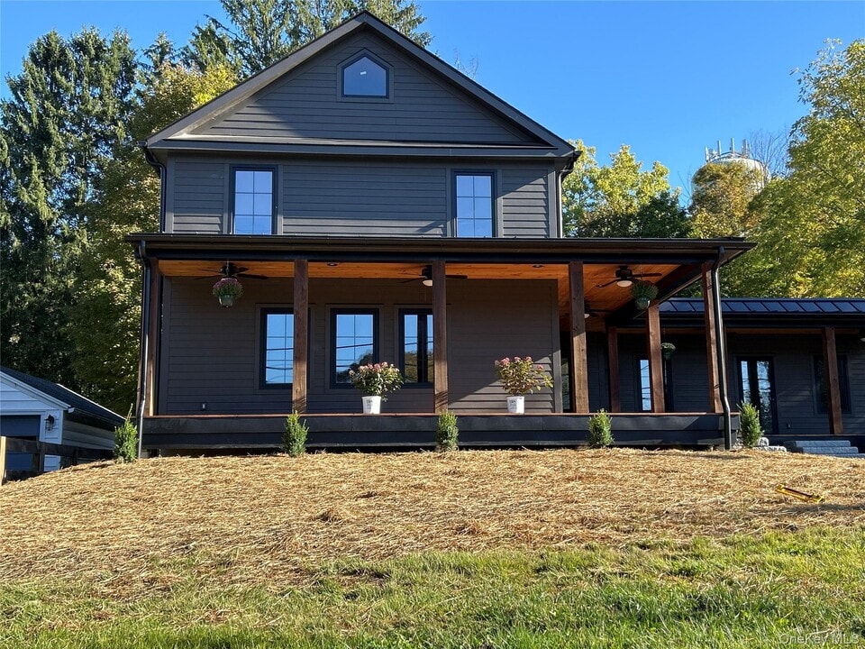 21 Highland St in Millerton, NY - Foto de edificio