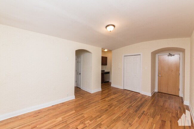 563 W Arlington Pl, Unit 103 in Chicago, IL - Building Photo - Building Photo