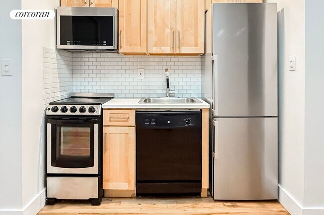 421 E 81st St in New York, NY - Building Photo - Building Photo
