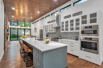 10043 Woodgrove Dr in Dallas, TX - Building Photo - Building Photo