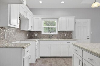 2105 Davenport St, Unit 2 in Weslaco, TX - Building Photo - Building Photo