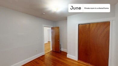 Room in Shared 4 bed/1 bath home in Boston, MA - Foto de edificio - Building Photo