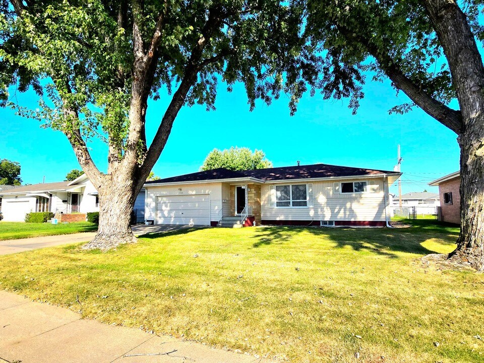 1133 N Howard Ave in Grand Island, NE - Building Photo