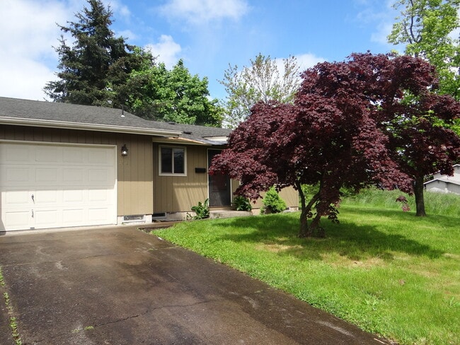 2112 2nd St in Springfield, OR - Building Photo - Building Photo