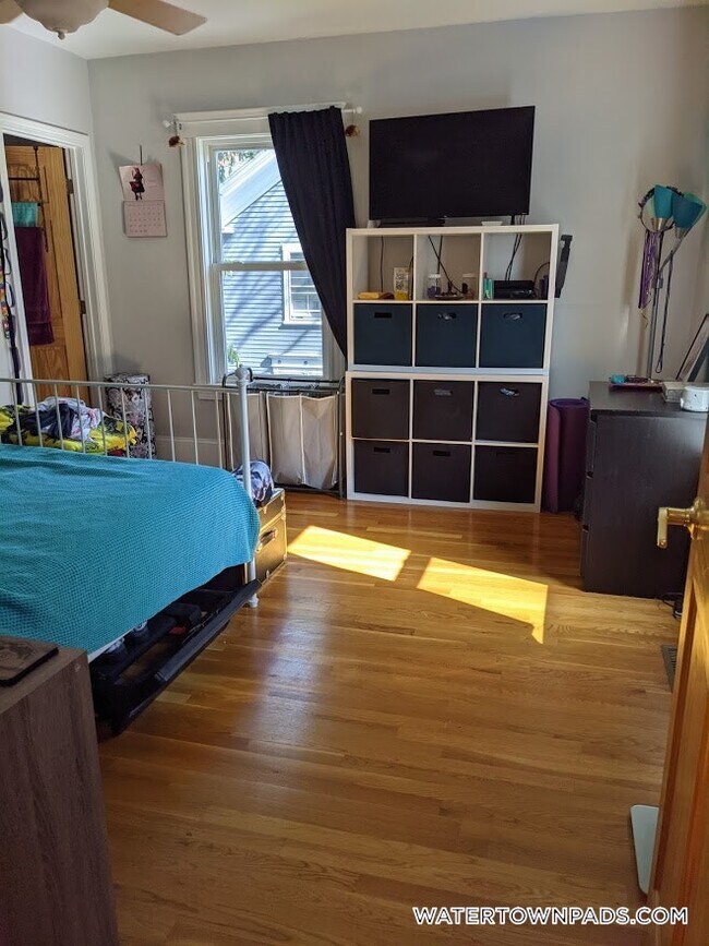 18 Otis St