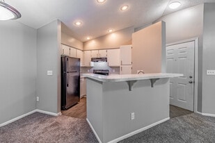 Tuscany Bay Apartments in Lawrenceburg, IN - Building Photo