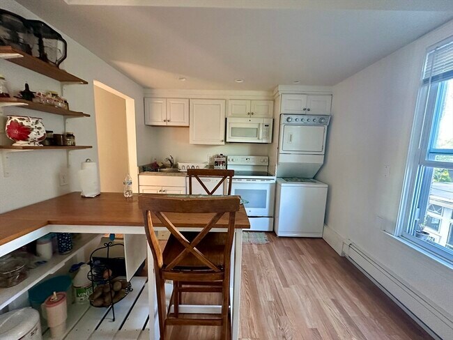 110 High St-Unit -2 in Waltham, MA - Building Photo - Building Photo