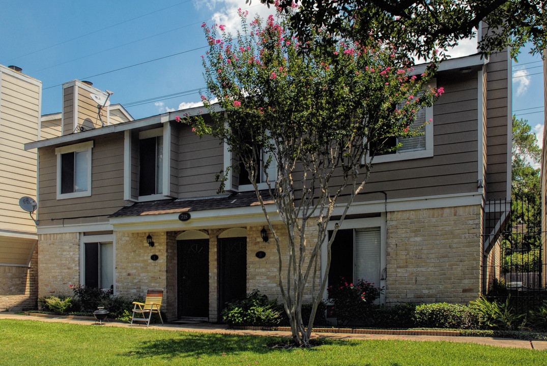 718 Memorial Mews St in Houston, TX - Building Photo