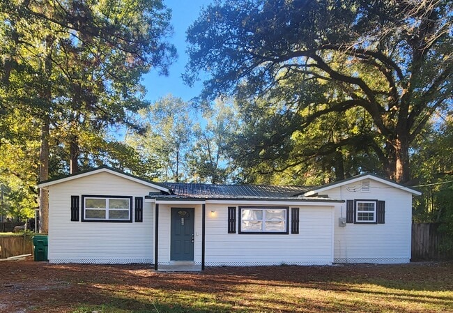 property at 300 W Sycamore Rd