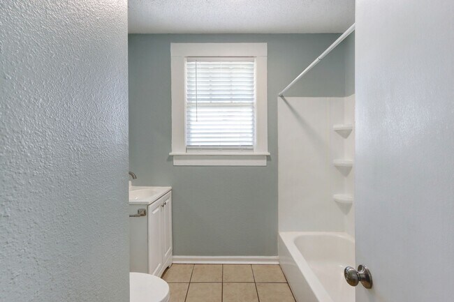 2010 Atlantic Ave in Savannah, GA - Building Photo - Building Photo