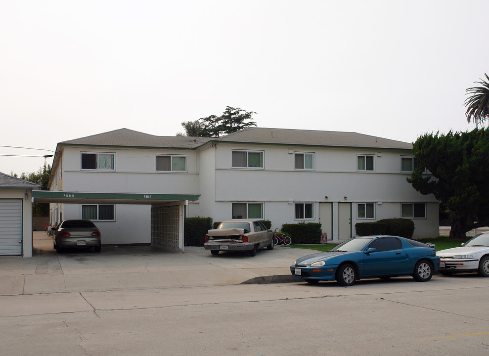 706-720 W 5th St in Oxnard, CA - Building Photo