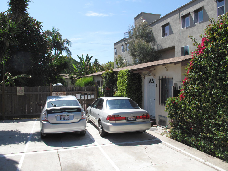 1145 N Formosa Ave in West Hollywood, CA - Building Photo