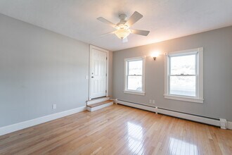 377 Shrewsbury St, Unit 2 in Worcester, MA - Foto de edificio - Building Photo
