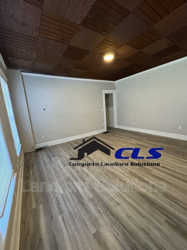 property at 700 S 8th St