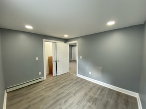 301 Lilac Ln in Carlstadt, NJ - Building Photo - Building Photo