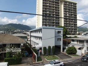 2120 Waiola St in Honolulu, HI - Building Photo - Building Photo