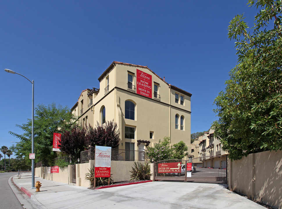 Toscana Villas in West Hills, CA - Foto de edificio