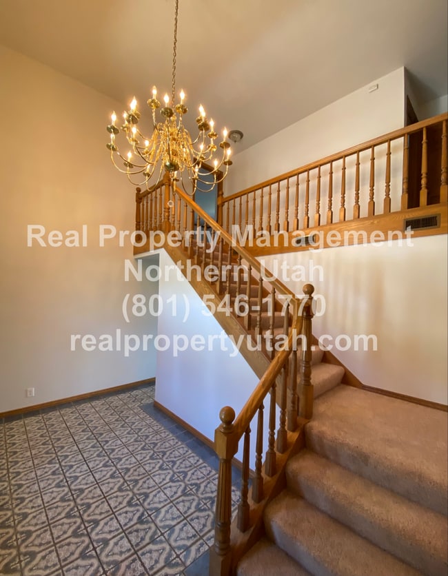 986 Oakwood Dr in Bountiful, UT - Building Photo - Building Photo