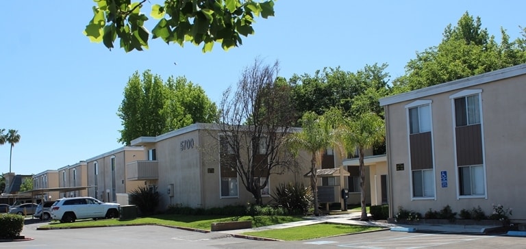 Laramie Lane Apartments in Sacramento, CA - Foto de edificio