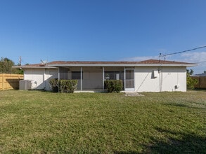 438 Clover Rd in Venice, FL - Building Photo - Building Photo
