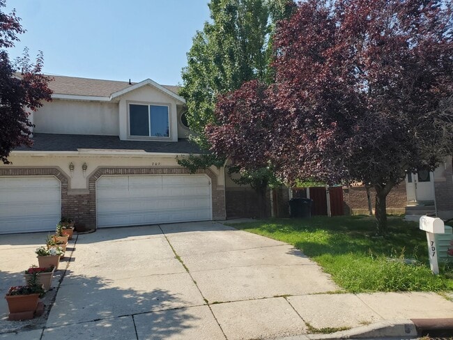 707 Zinnia Way in Sandy, UT - Building Photo - Building Photo