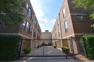118 McGowen St in Houston, TX - Building Photo