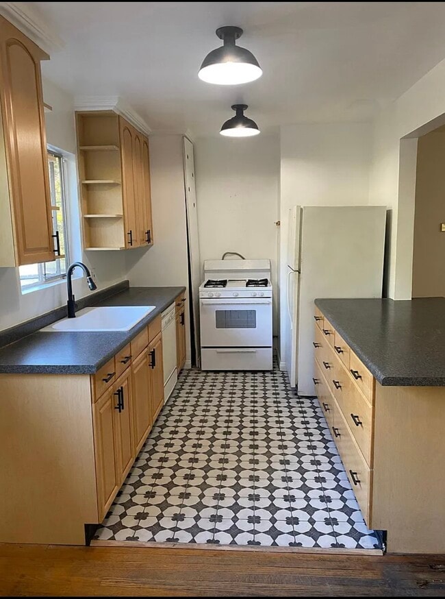 730 Silver Lake Blvd in Los Angeles, CA - Foto de edificio - Building Photo