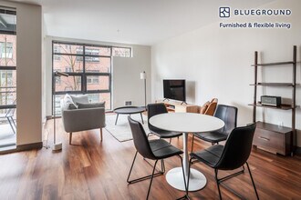 1520 Eastlake Ave E-Unit -FL3-ID6 in Seattle, WA - Building Photo - Building Photo