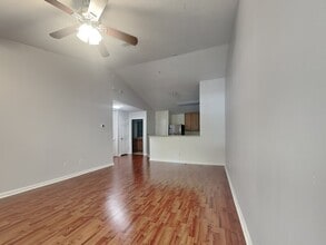 575 Oakleaf Plantation Pkwy in Orange Park, FL - Foto de edificio - Building Photo