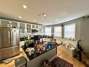 110 Chester St, Unit 1 in Boston, MA - Foto de edificio - Building Photo