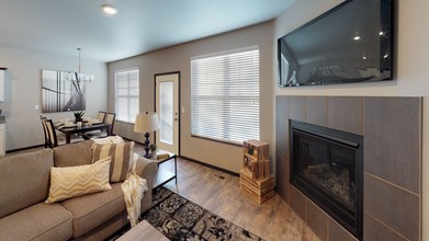 Cascades Townhomes in Mandan, ND - Building Photo - Building Photo