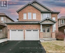 88 Leadenhall Rd in Brampton, ON - Building Photo