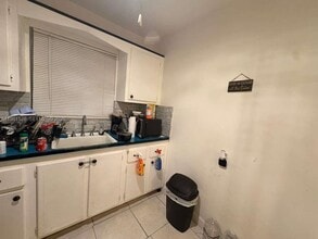 18707 NE 2nd Ave in Miami, FL - Foto de edificio - Building Photo