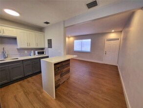 2355 SW 27th St in Miami, FL - Building Photo - Building Photo
