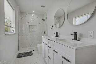 138 Brooks Rd in North Fort Myers, FL - Building Photo