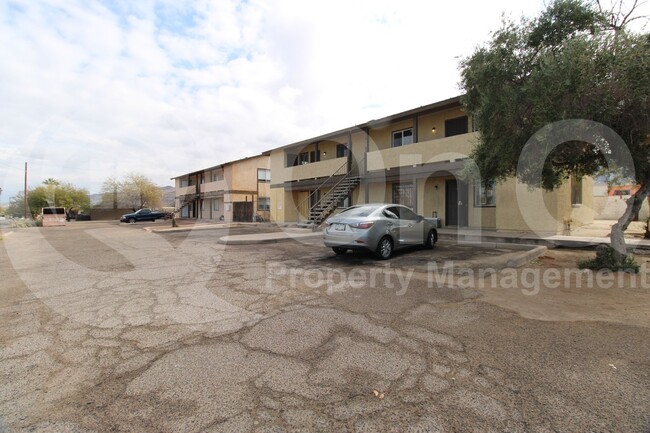 property at 729 E Hazel Dr